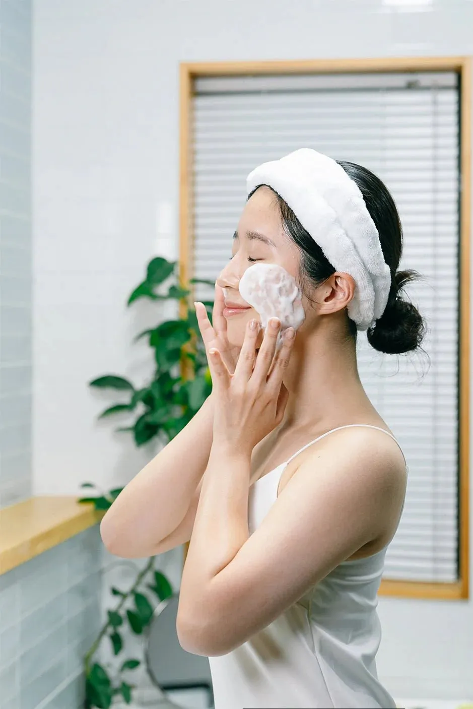 NATURE REPUBLIC Vitapair C Big Cleansing Foam Fresh Jeju Lemon   Vitamin C غسول البشرة بالفيتامين سي